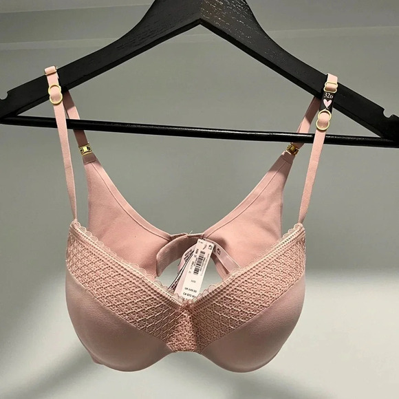 Victoria’ Secret Incredible blush Bra lightly lined Size 32 D NWT womens - Picture 1 of 8